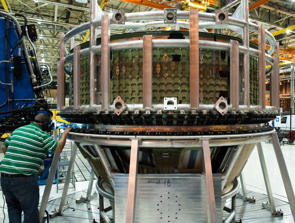 Friction stir welding machine performing circumferential weld